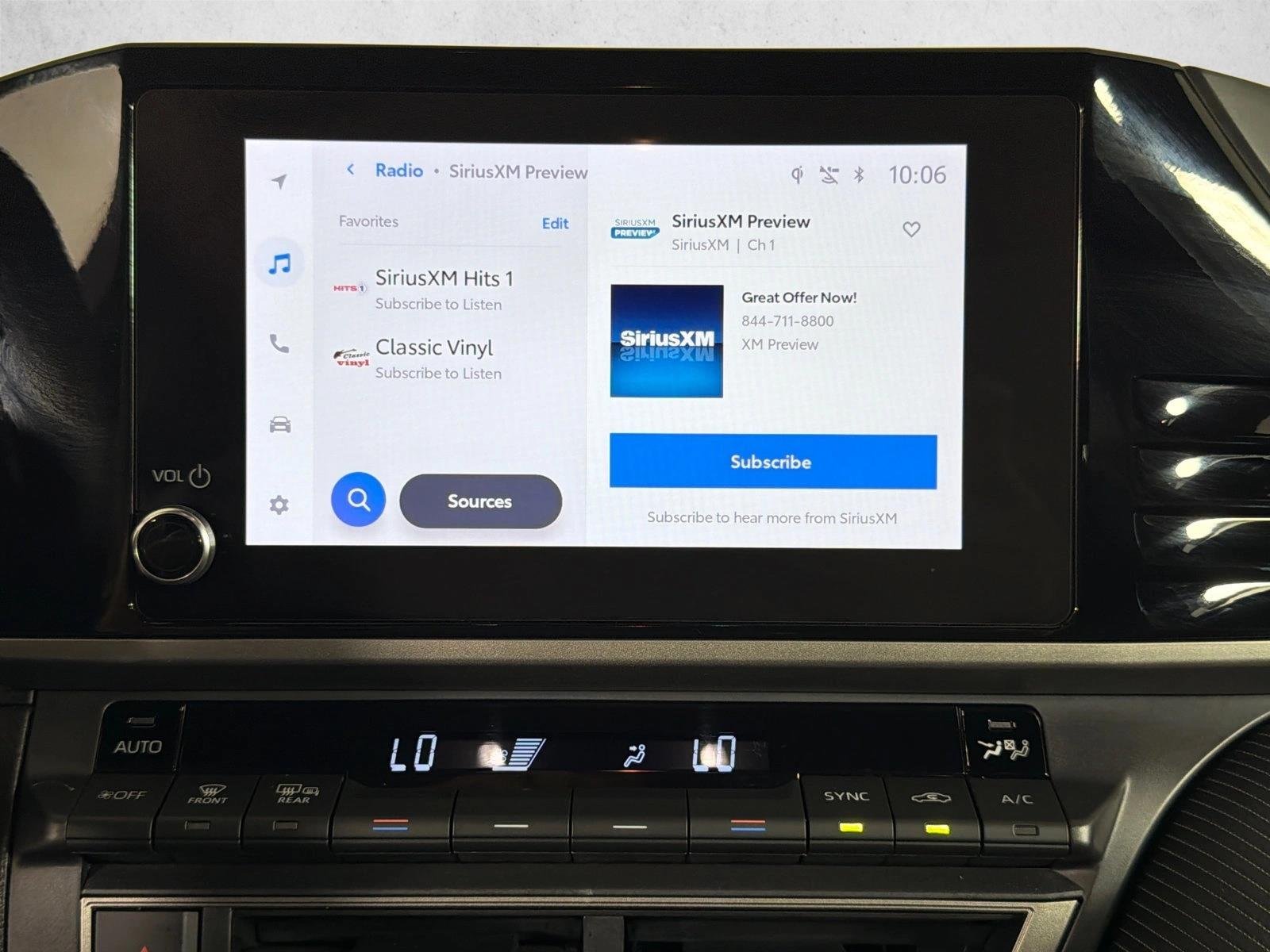 Used 2025  Toyota SE image 28