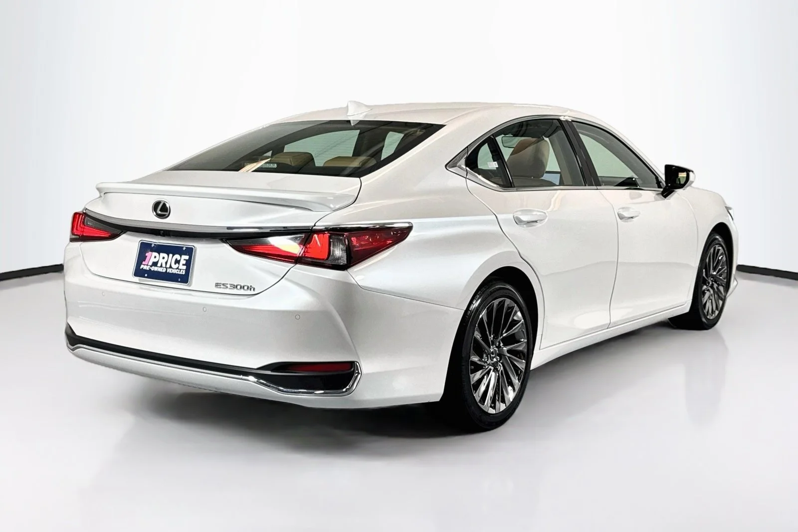 Used 2024 Eminent White Pearl Lexus ES 300h Ultra Luxury image 5