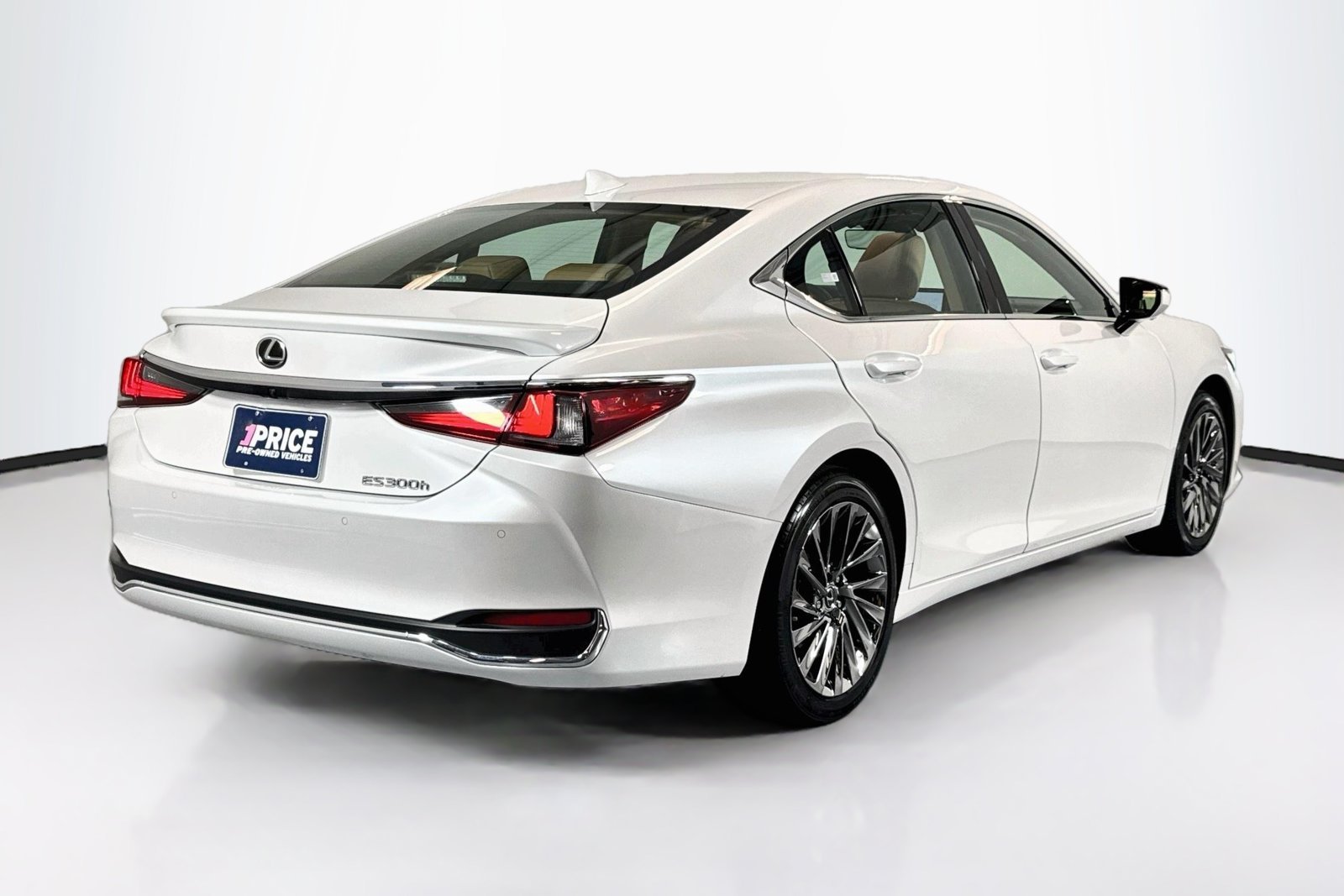 Used 2024 Eminent White Pearl Lexus ES 300h Ultra Luxury image 5