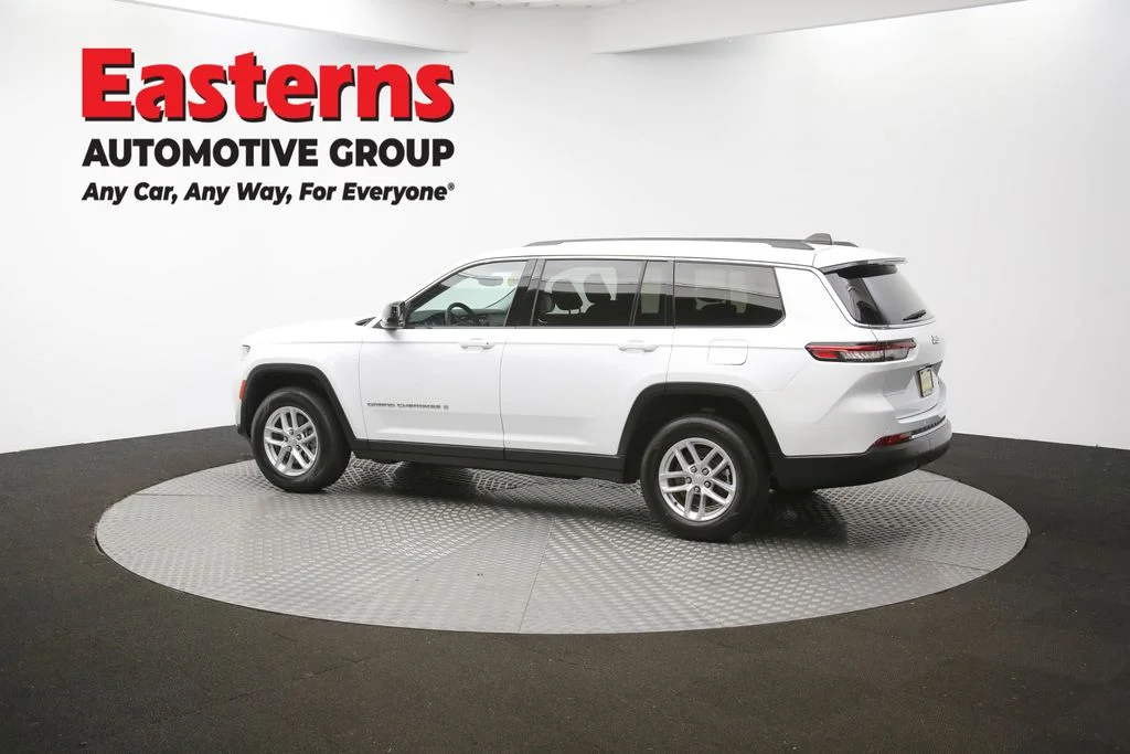 Used 2023 White Jeep Laredo image 63