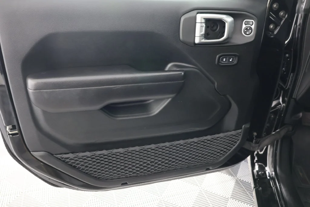 Used 2020 Black Clearcoat Jeep Sport S image 23