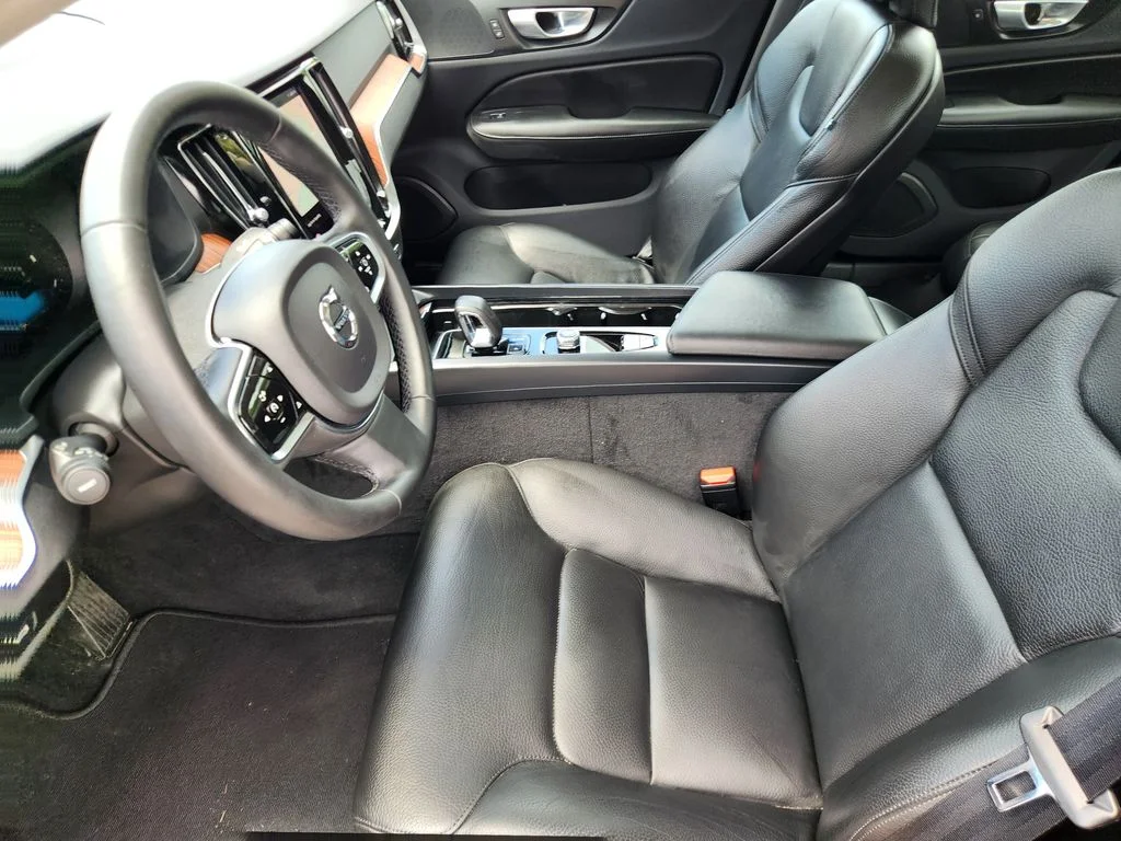 Used 2024 Fusion Red Metallic Volvo Plus Dark Theme image 9