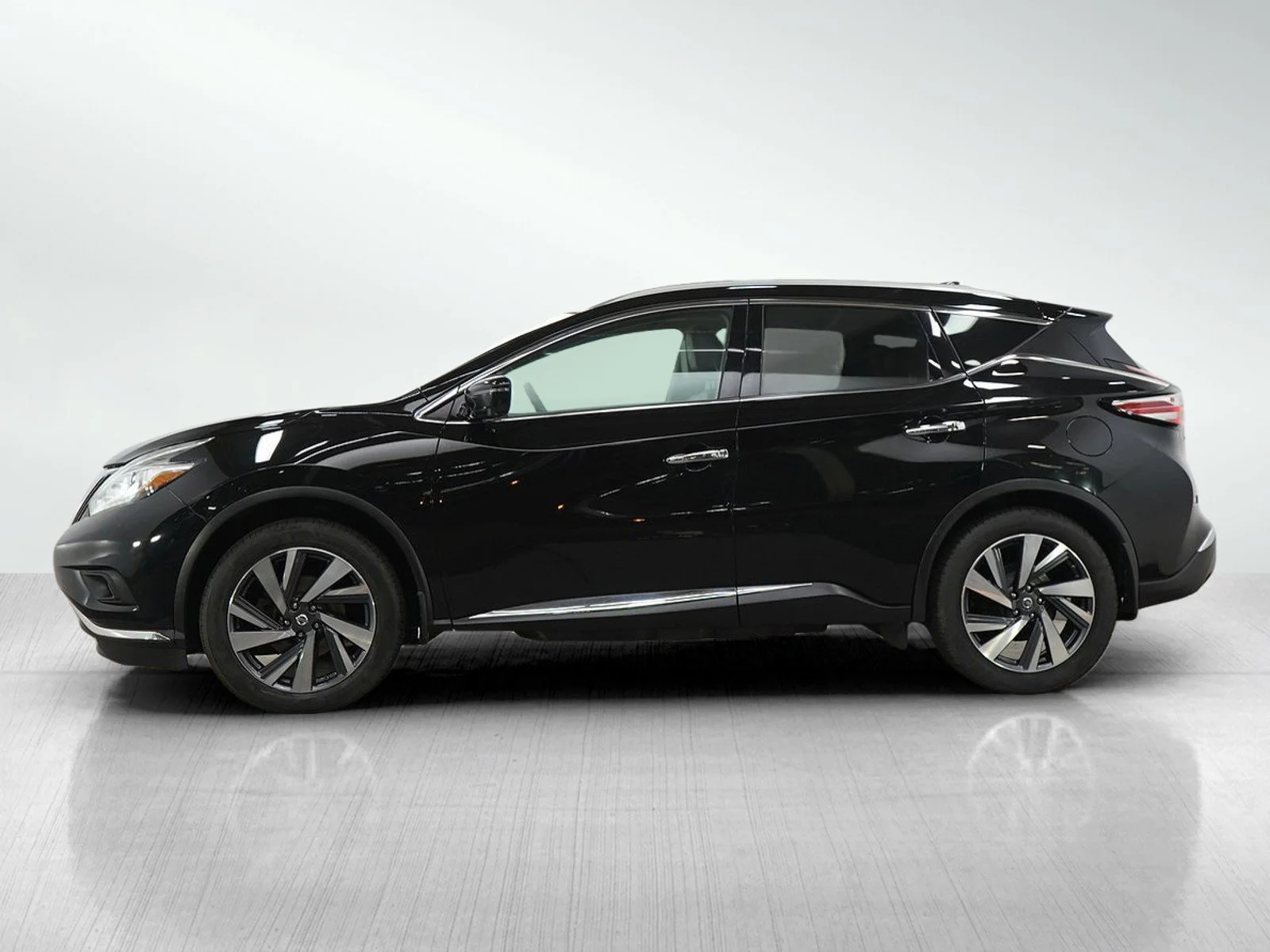 Used 2018 Nissan Murano Platinum with VIN 5N1AZ2MH1JN185794 for sale in Wayzata, Minnesota