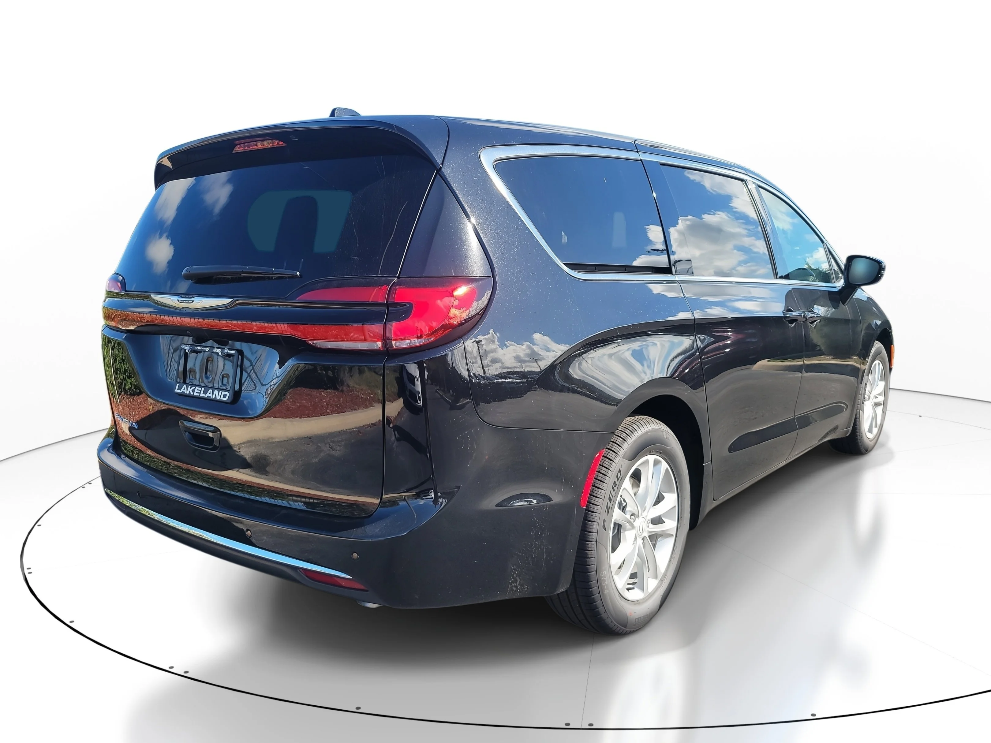 New 2026 Diamond Black Crystal Pearlcoat Chrysler Select image 6