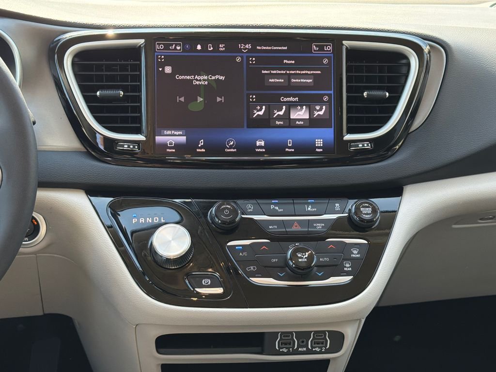 Used 2024 Silver Chrysler Touring L image 13