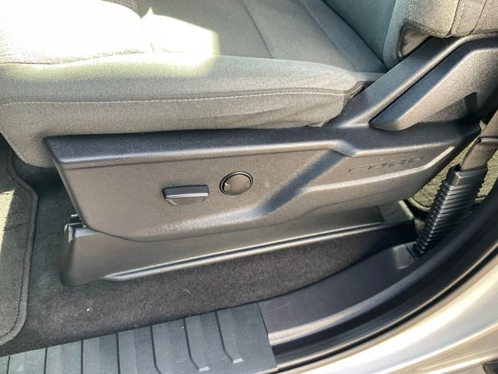 Used 2023 Silver Ford XLT image 7