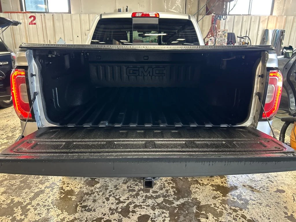 Used 2018 Silver GMC SLT image 22