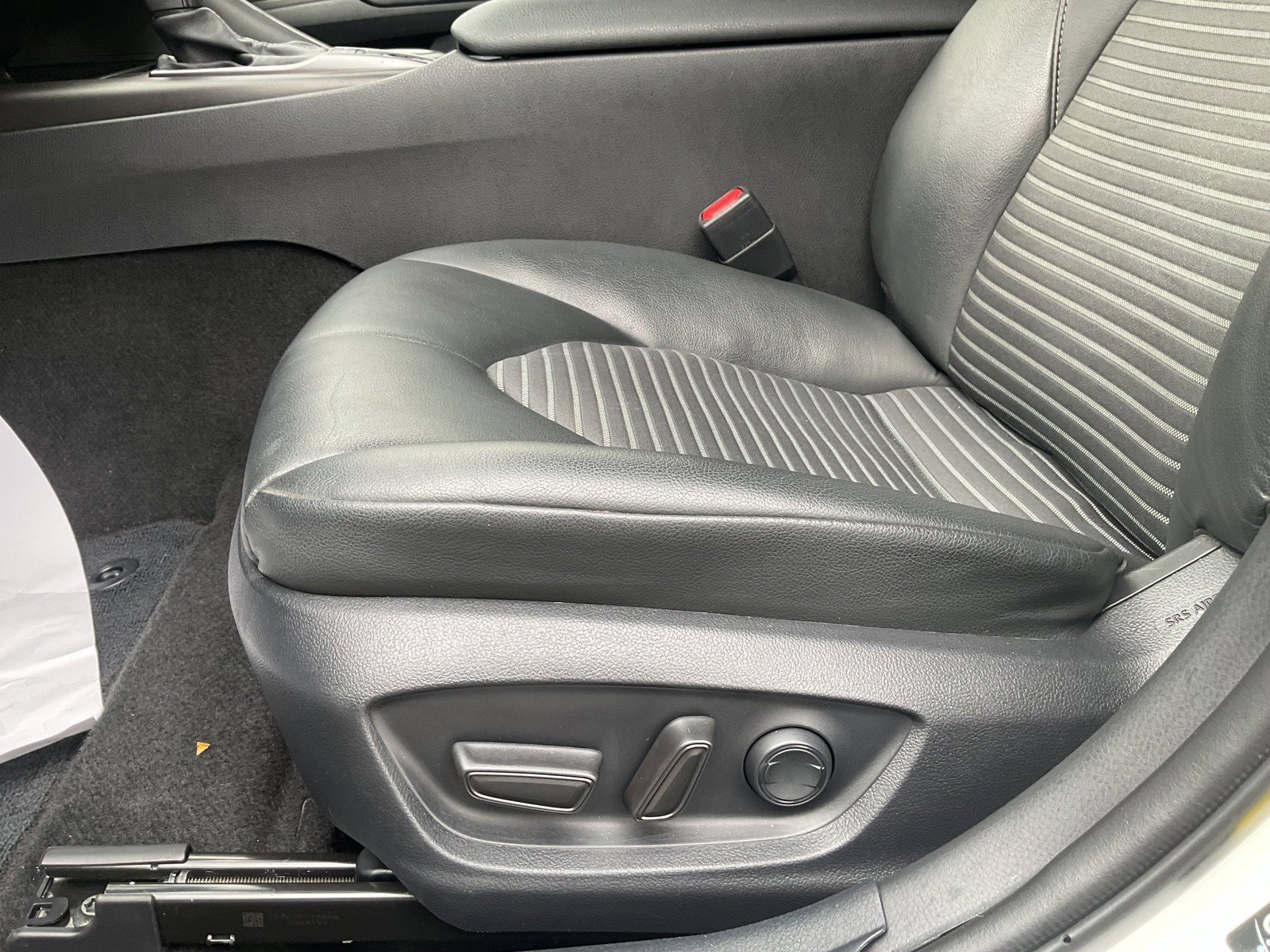Certified Used 2024 Ice Toyota SE image 15