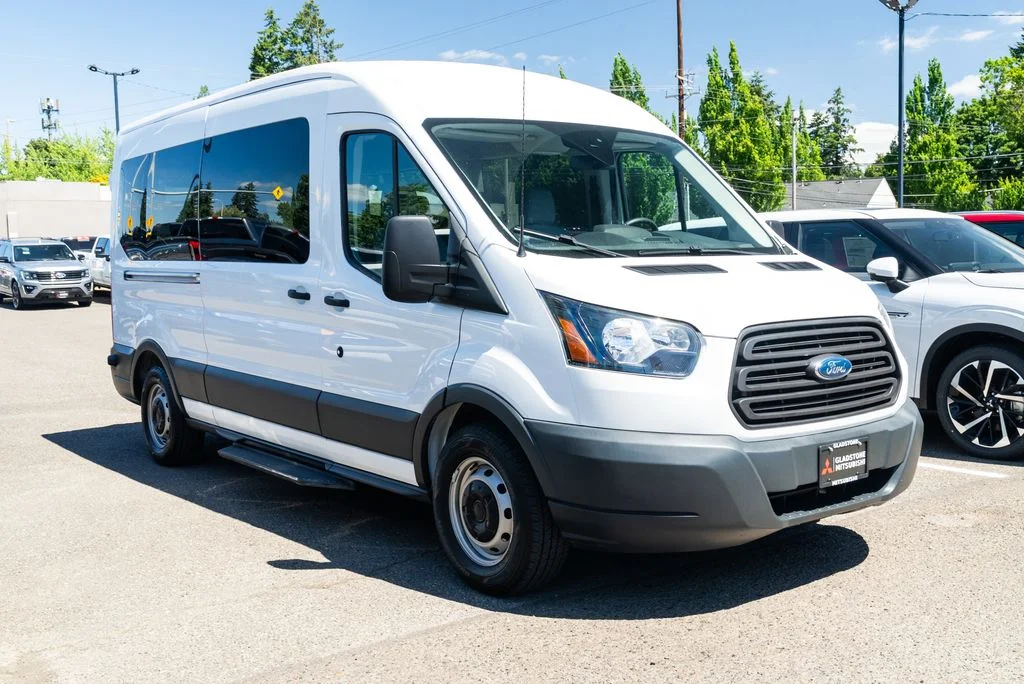 Used 2018 White Ford XL image 1