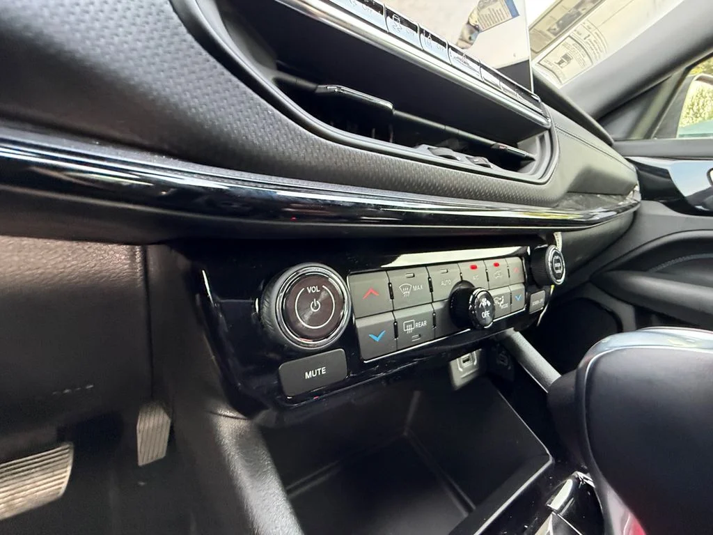 New 2026 Silver Jeep Latitude image 23