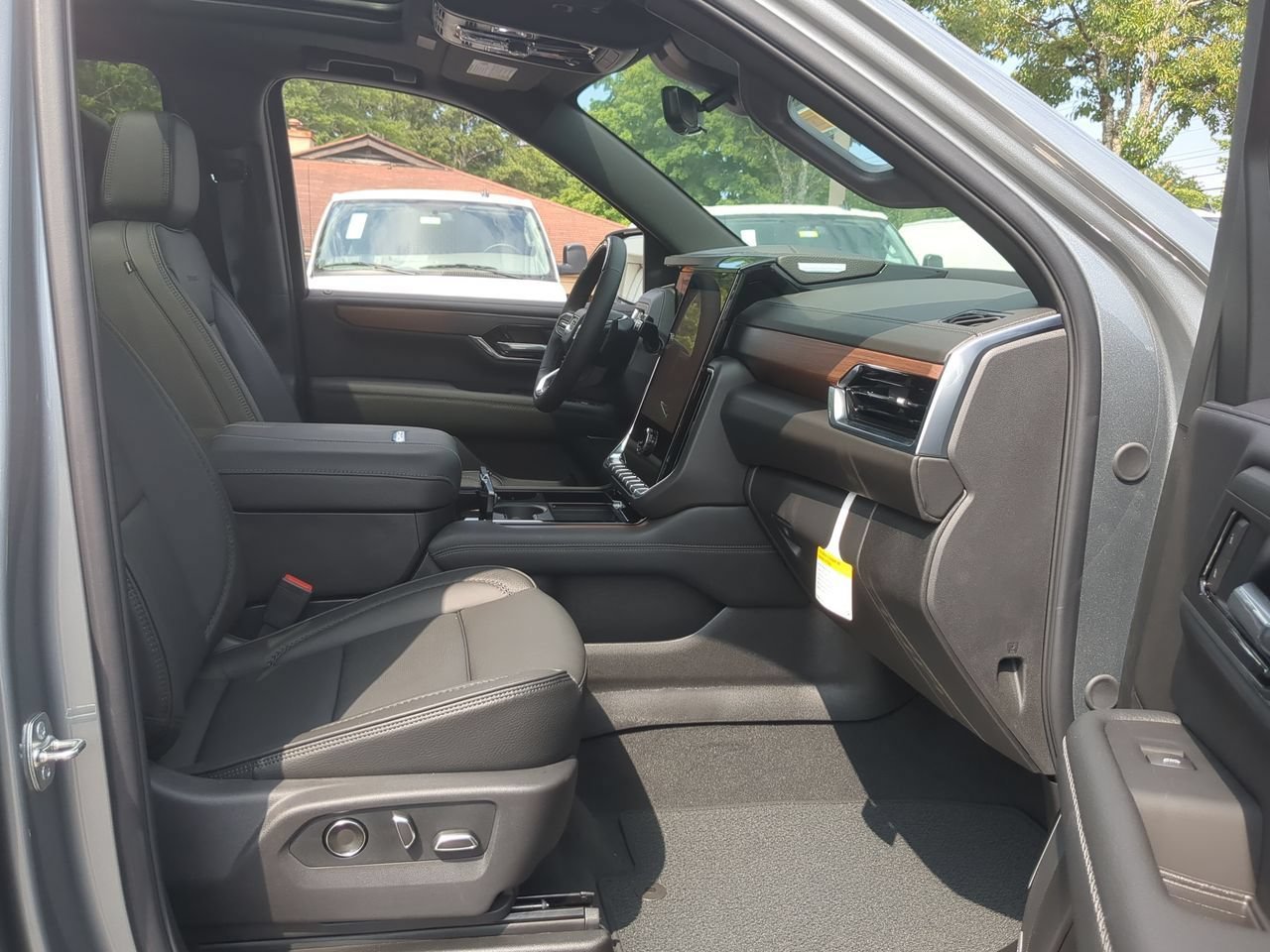 2026 GMC Yukon XL Denali - Photo 29