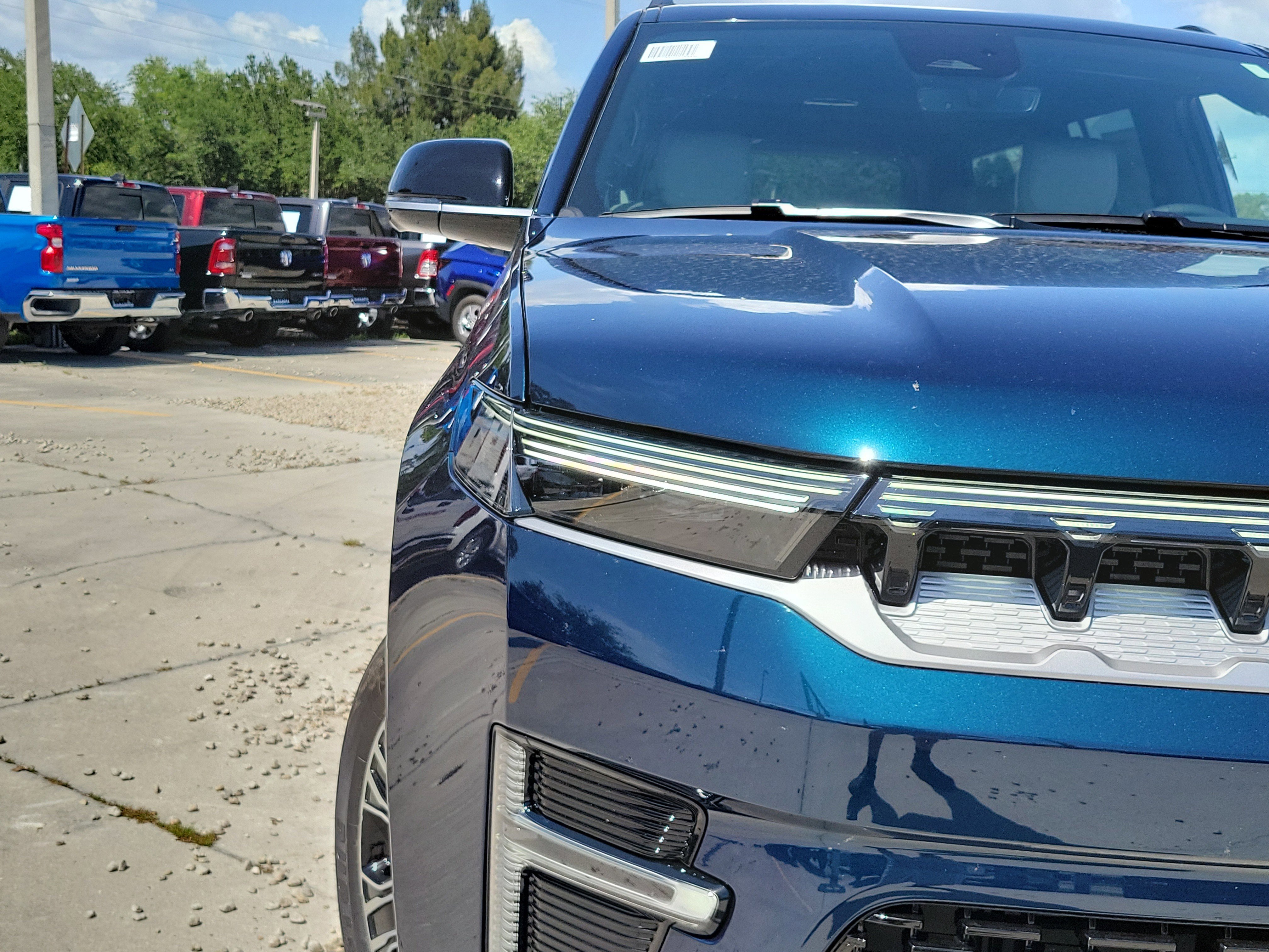 New 2026 Fathom Blue Pearl-Coat Exterior Paint (Late Availability) Jeep  image 7