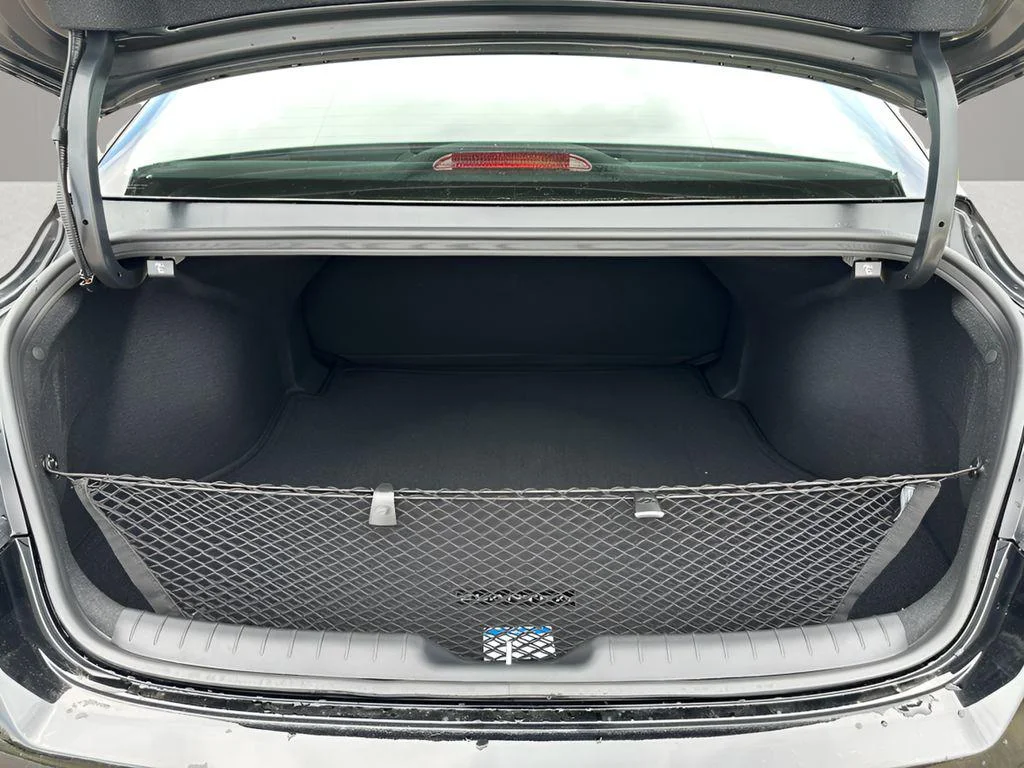 2025 Hyundai Elantra Blue - Photo 9