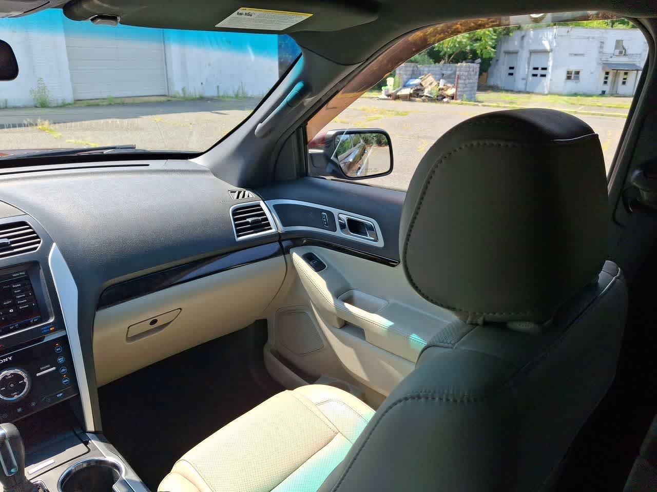 Used 2015 Bronze Fire Metallic Tinted Clearcoat Ford Limited image 11