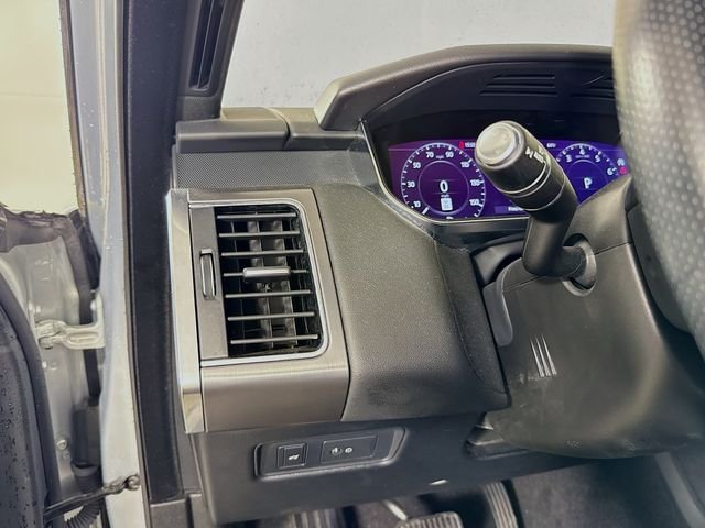 Used 2021 Silver Land Rover SE image 10
