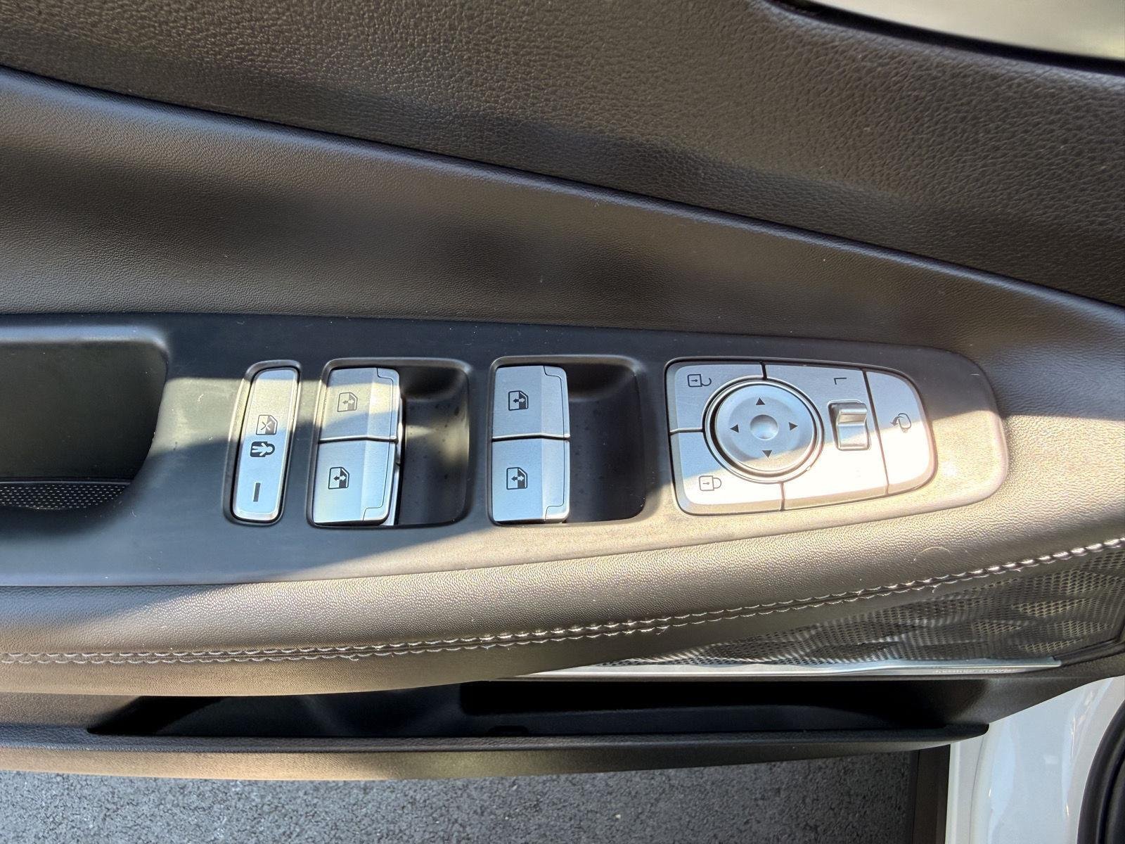 Used 2021 Quartz White Hyundai Calligraphy image 13
