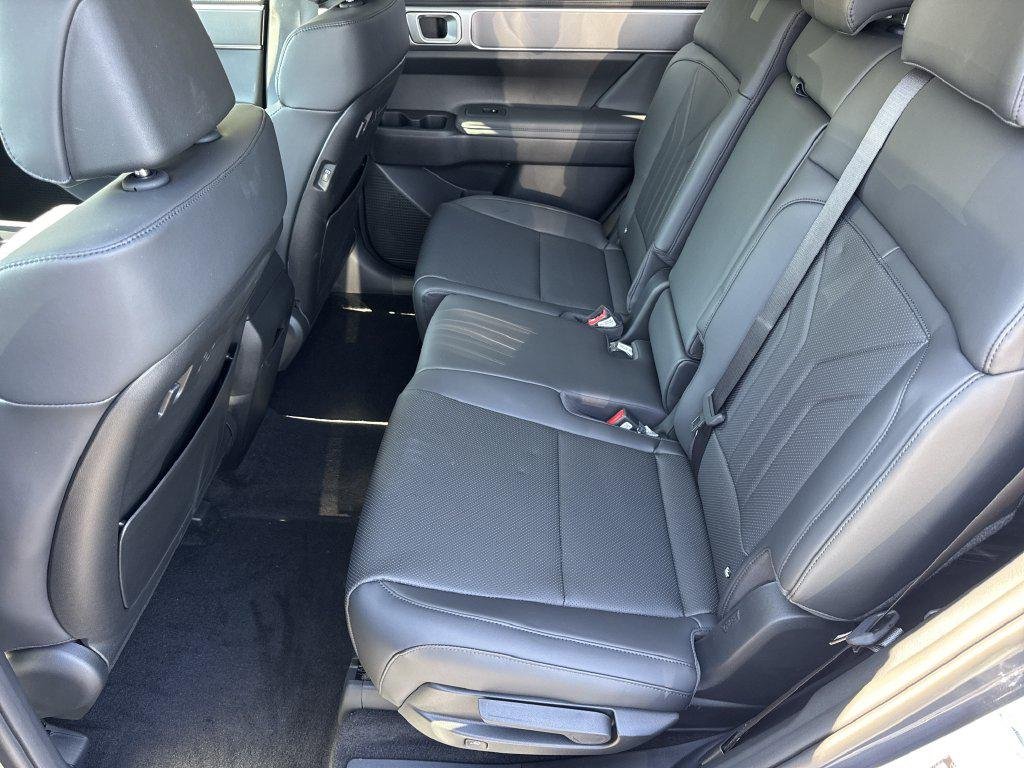 New 2027 Gray Hyundai SEL FWD image 18