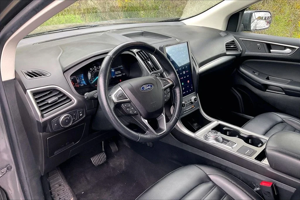Used 2022 Gray Ford SEL image 14