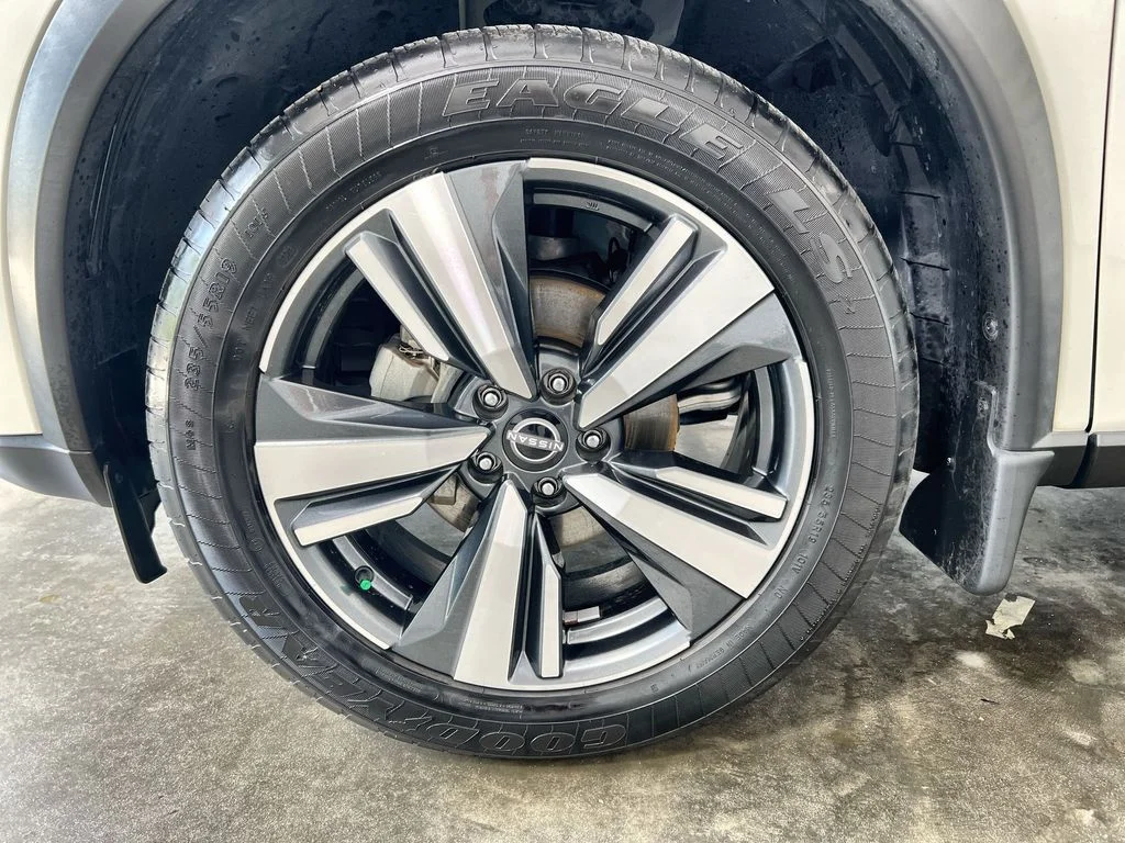 Certified Used 2022 White Nissan Platinum image 19