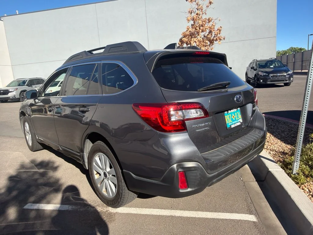 Used 2018 Gray Subaru 2.5i Premium image 6