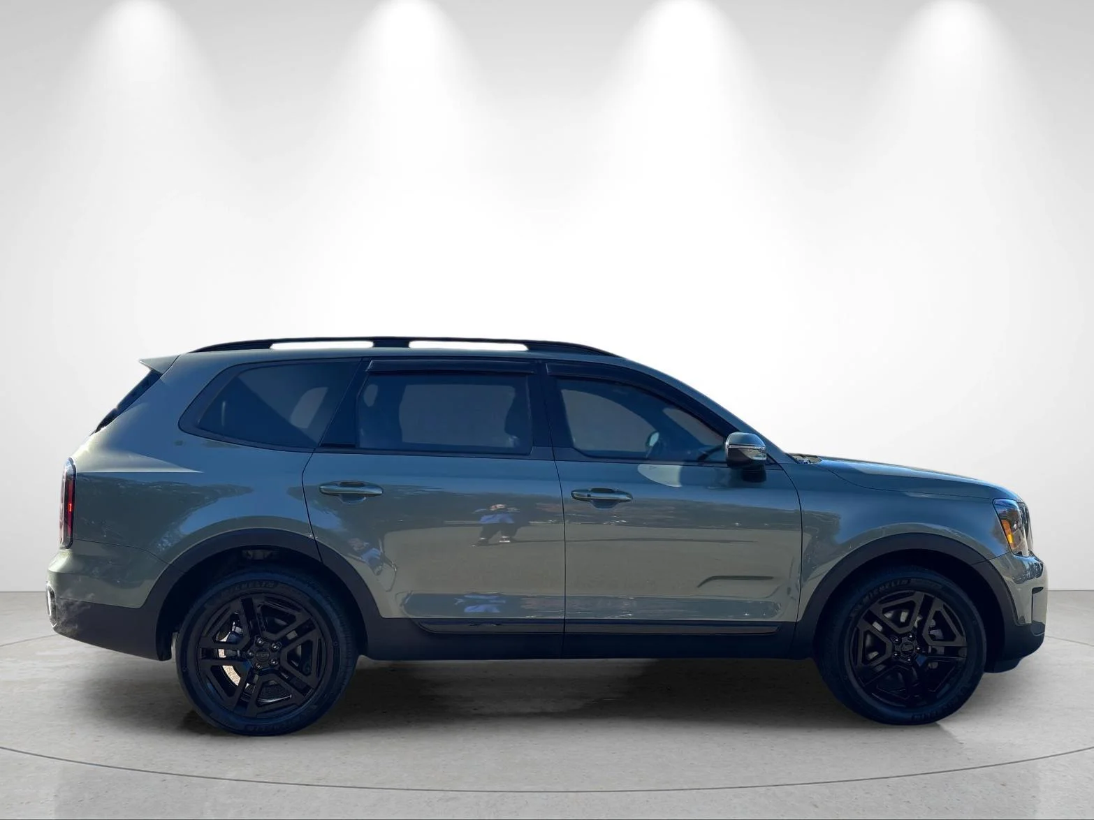 Used 2025 Jungle Green Kia EX X-Line image 6
