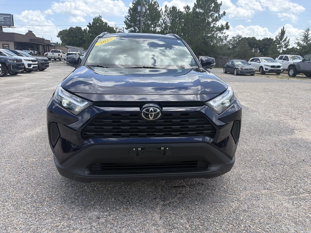 Used 2025  Toyota XLE image 9