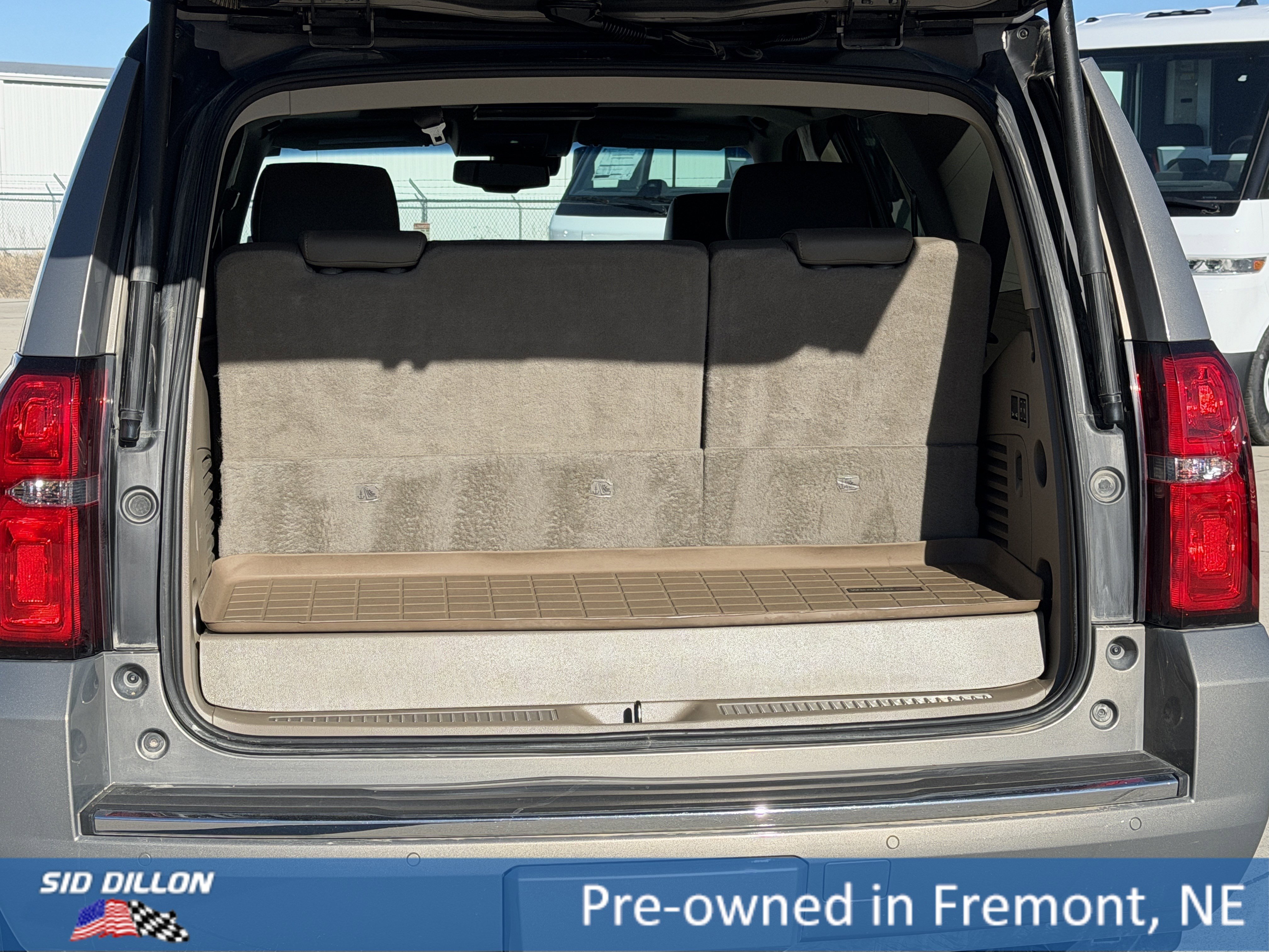 Used 2019 Pepperdust Metallic Chevrolet Premier image 5