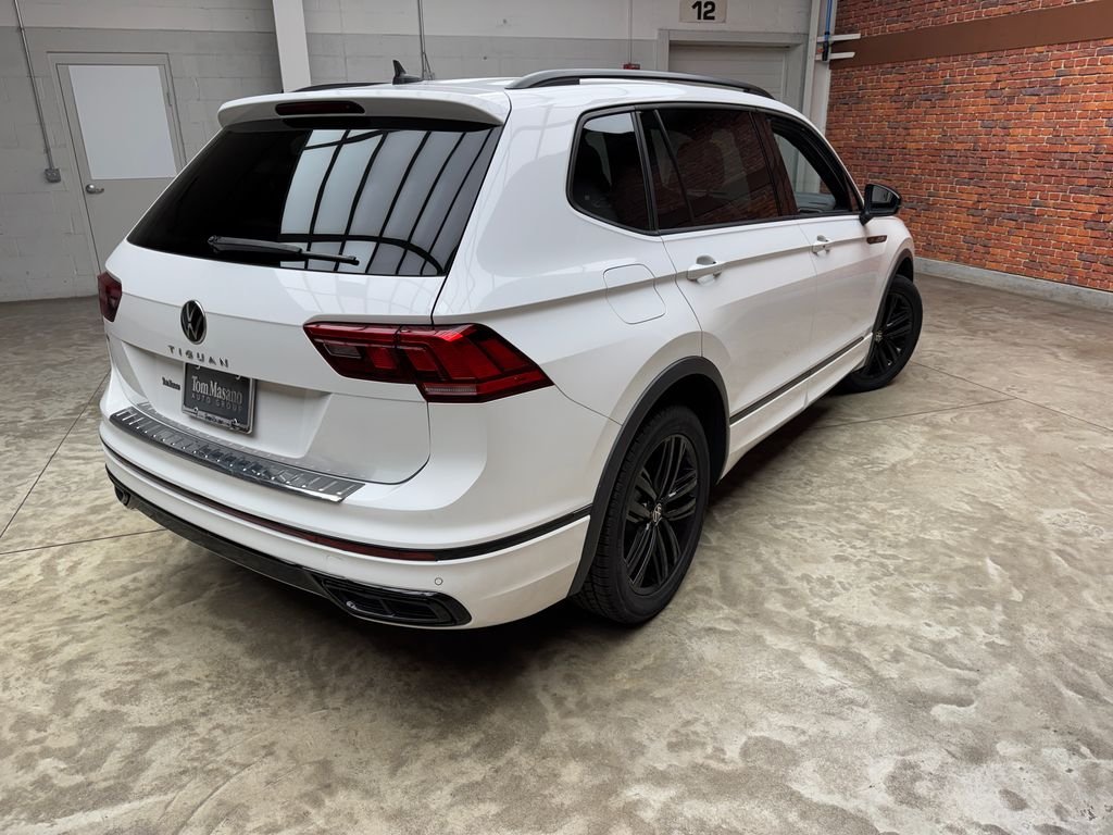Certified Used 2022 White Volkswagen 2.0T SE R-Line Black image 5