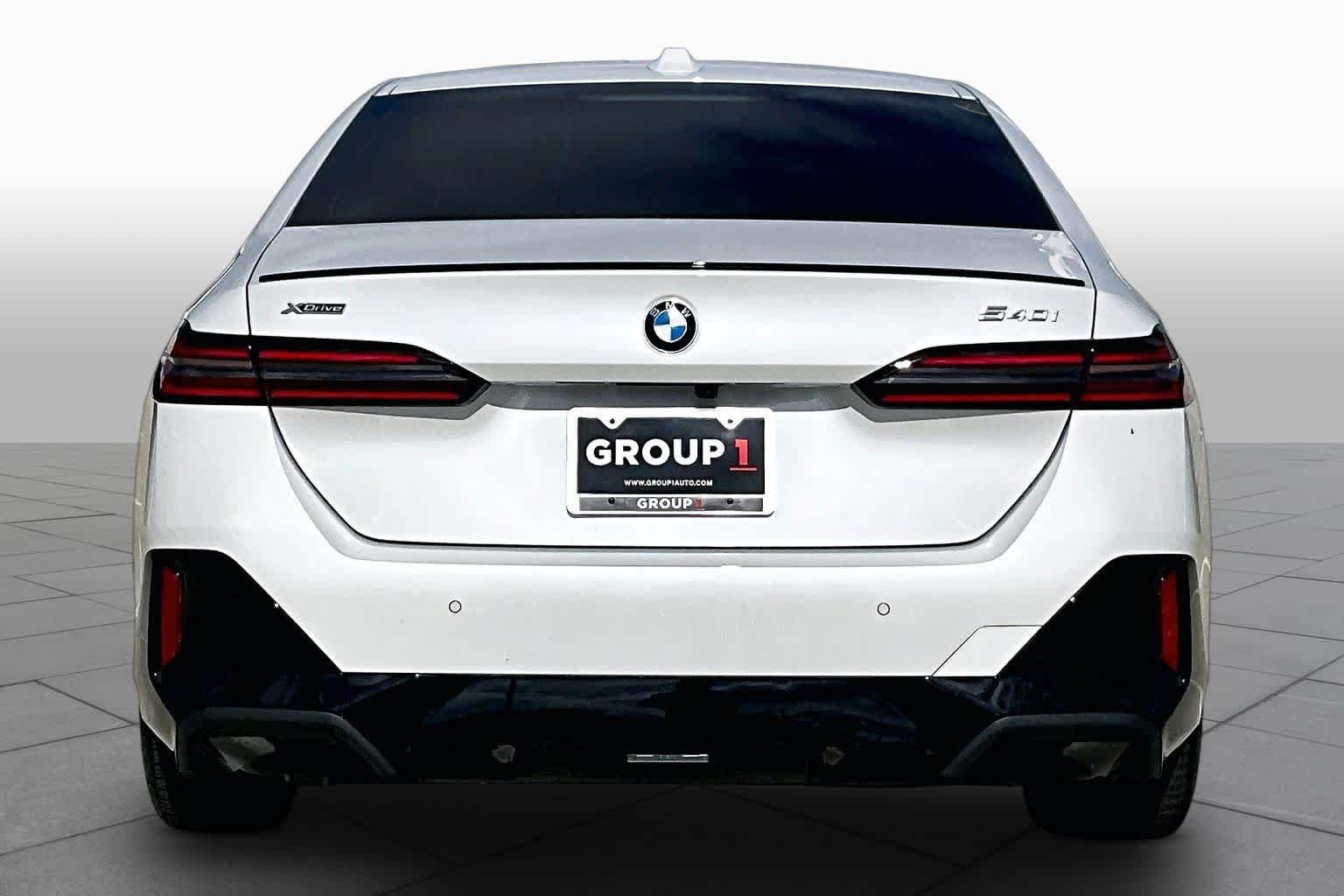 Used 2027 Mineral White Metallic BMW 540i xDrive image 4