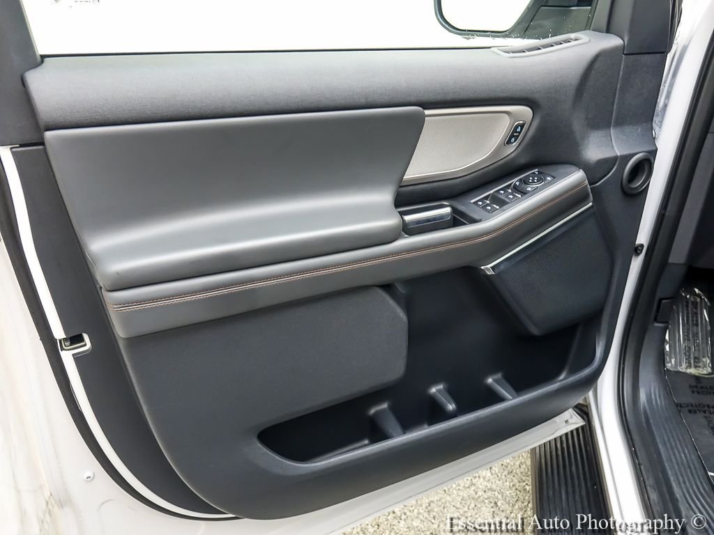 Used 2025 Oxford White Ford Active image 22