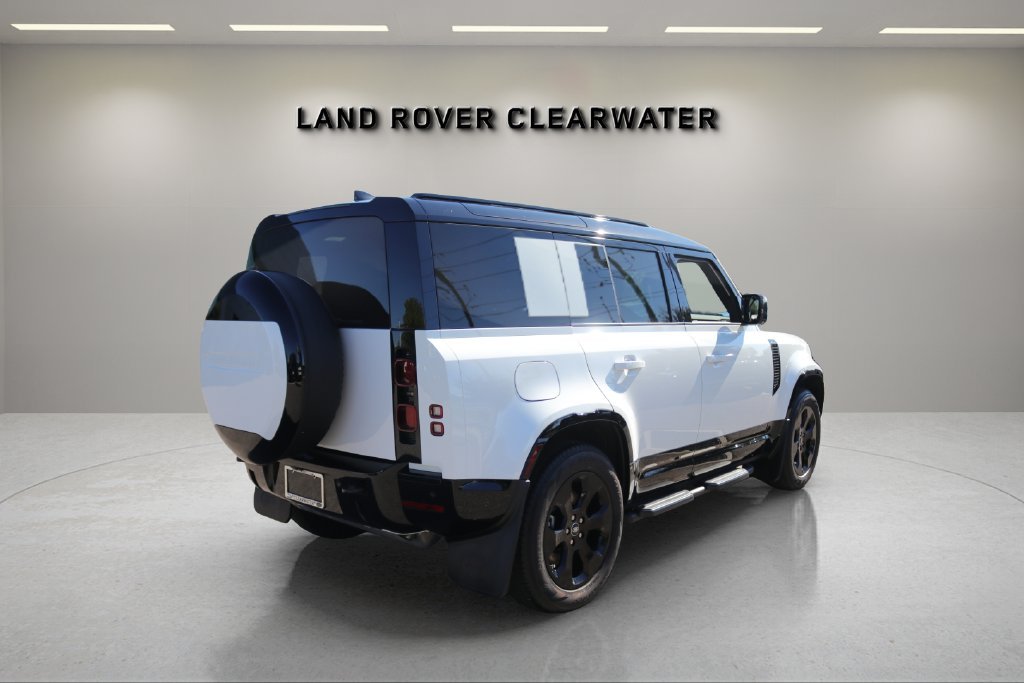 Used 2025 White Land Rover X-Dynamic SE image 5