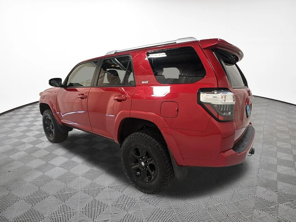 Used 2015 Red Toyota SR5 image 11