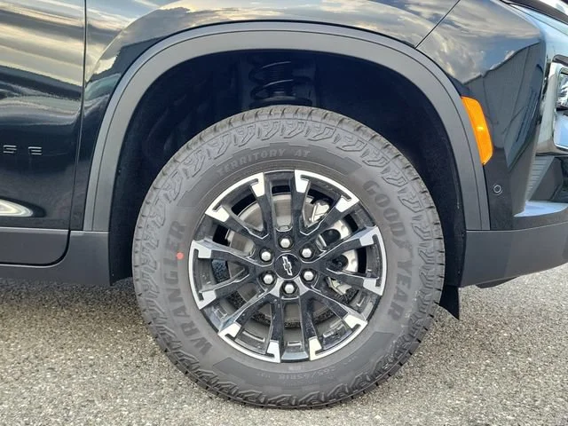 New 2026 Mosaic Black Metallic Chevrolet Z71 image 5