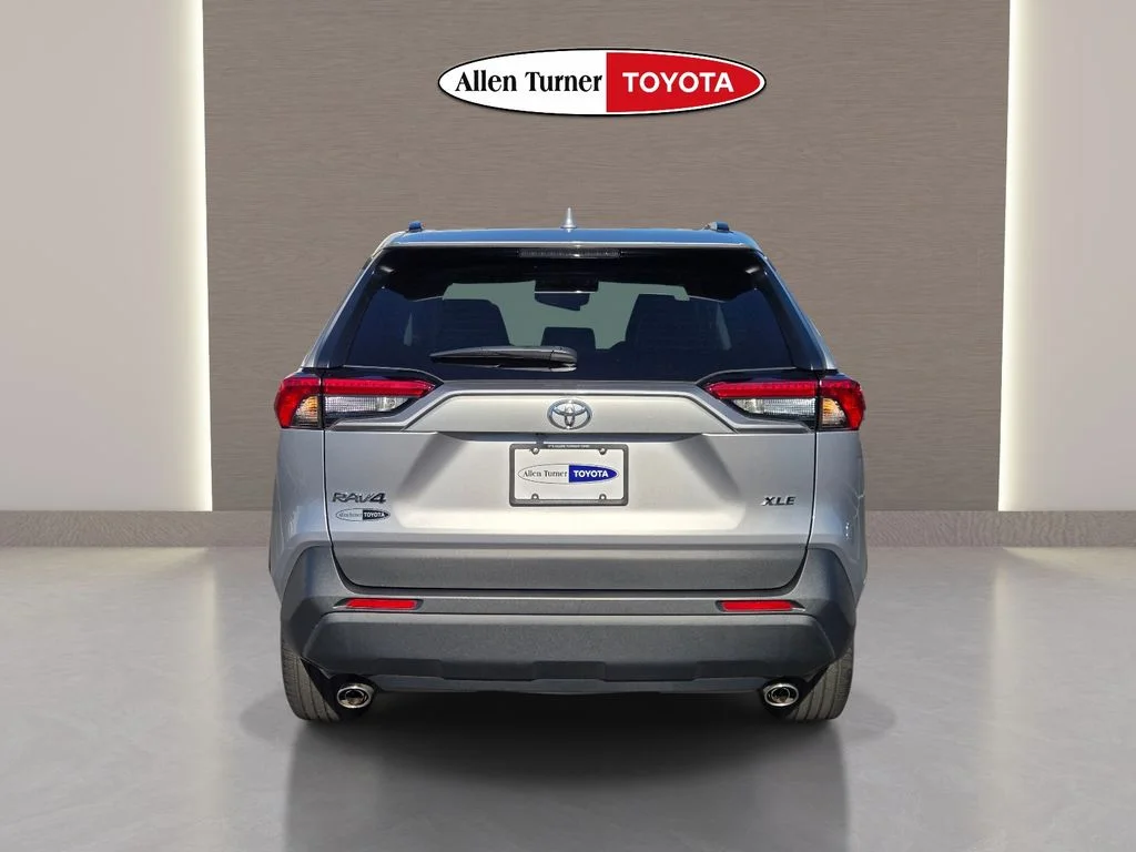 Used 2023 Silver Toyota XLE Premium image 7