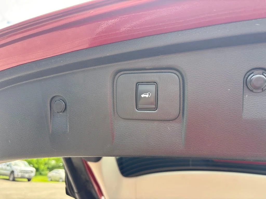 Used 2020 Cayenne Red Metallic Nissan SL image 28