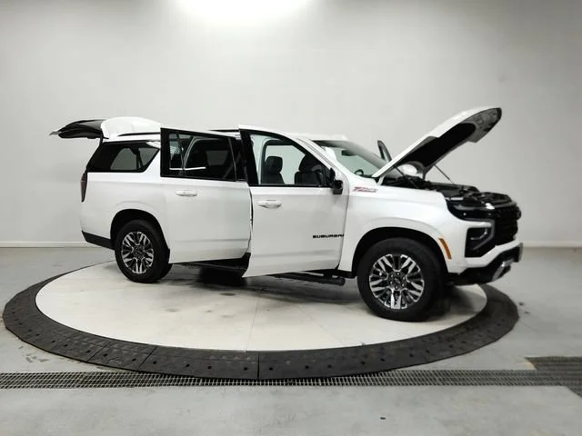 Used 2025 Iridescent Pearl Tricoat Chevrolet Z71 image 10