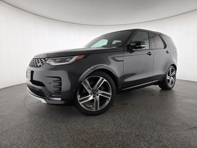 2023 Land Rover Discovery Metropolitan Edition's photo