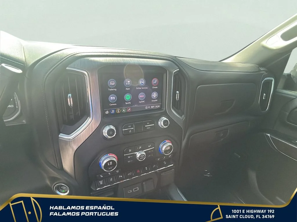 Used 2022 White Frost Tricoat GMC Denali image 19