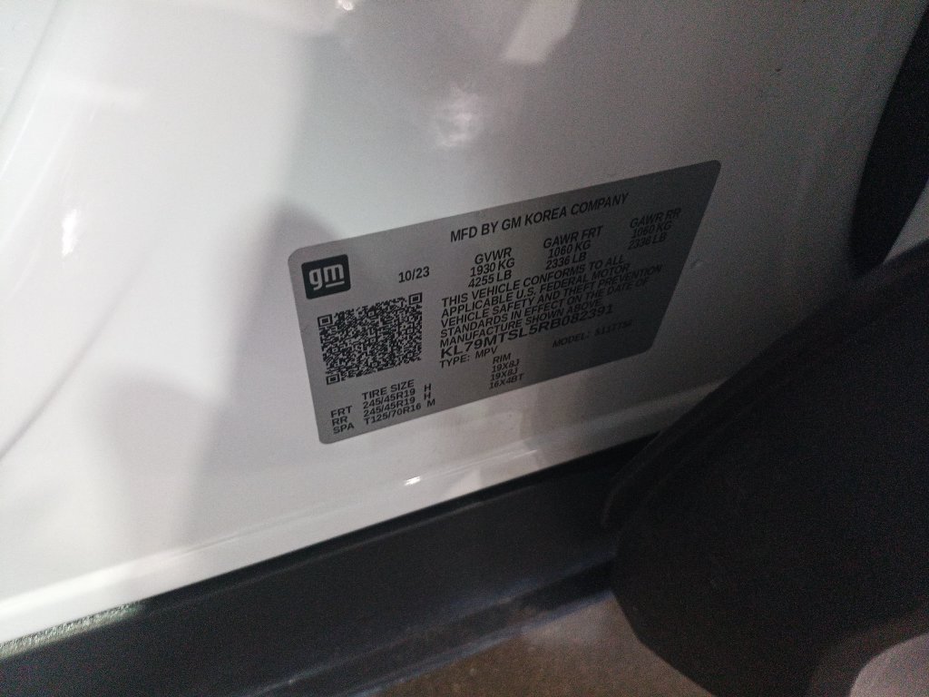 Used 2024 White Chevrolet RS image 25