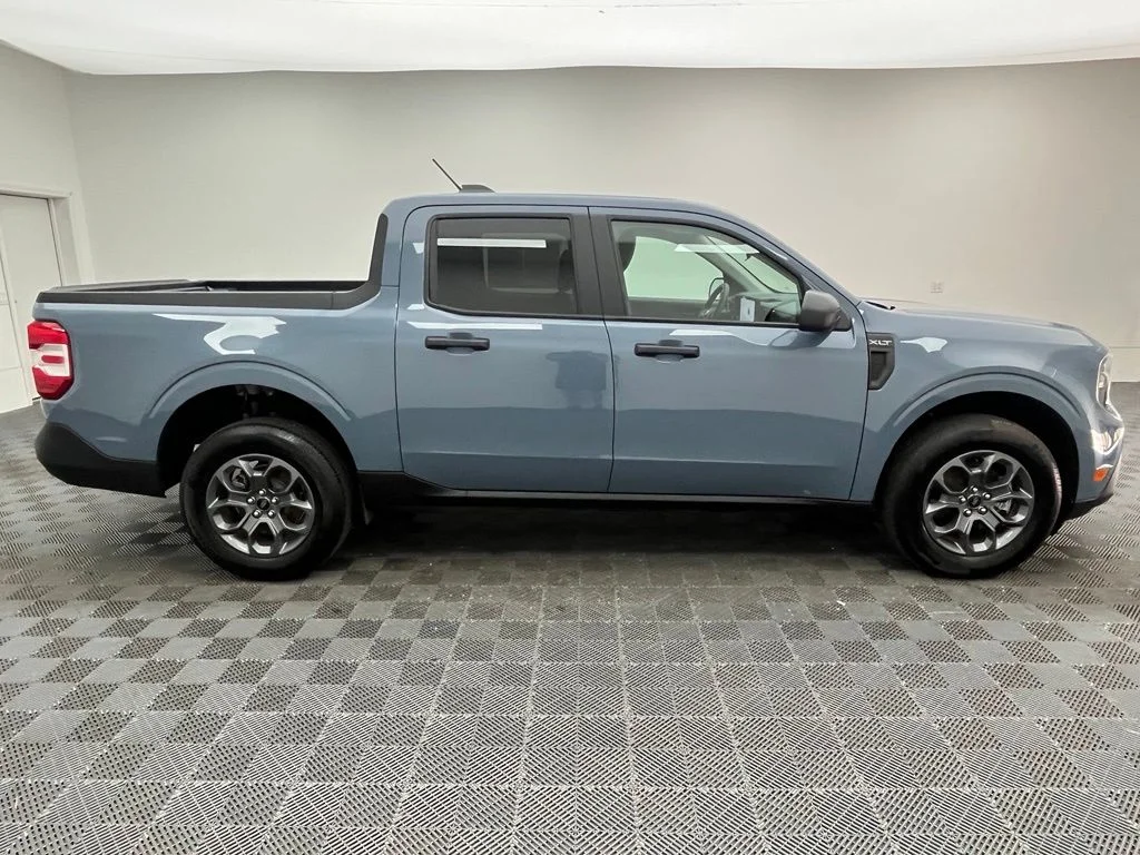 Used 2025 Gray Ford XLT image 7