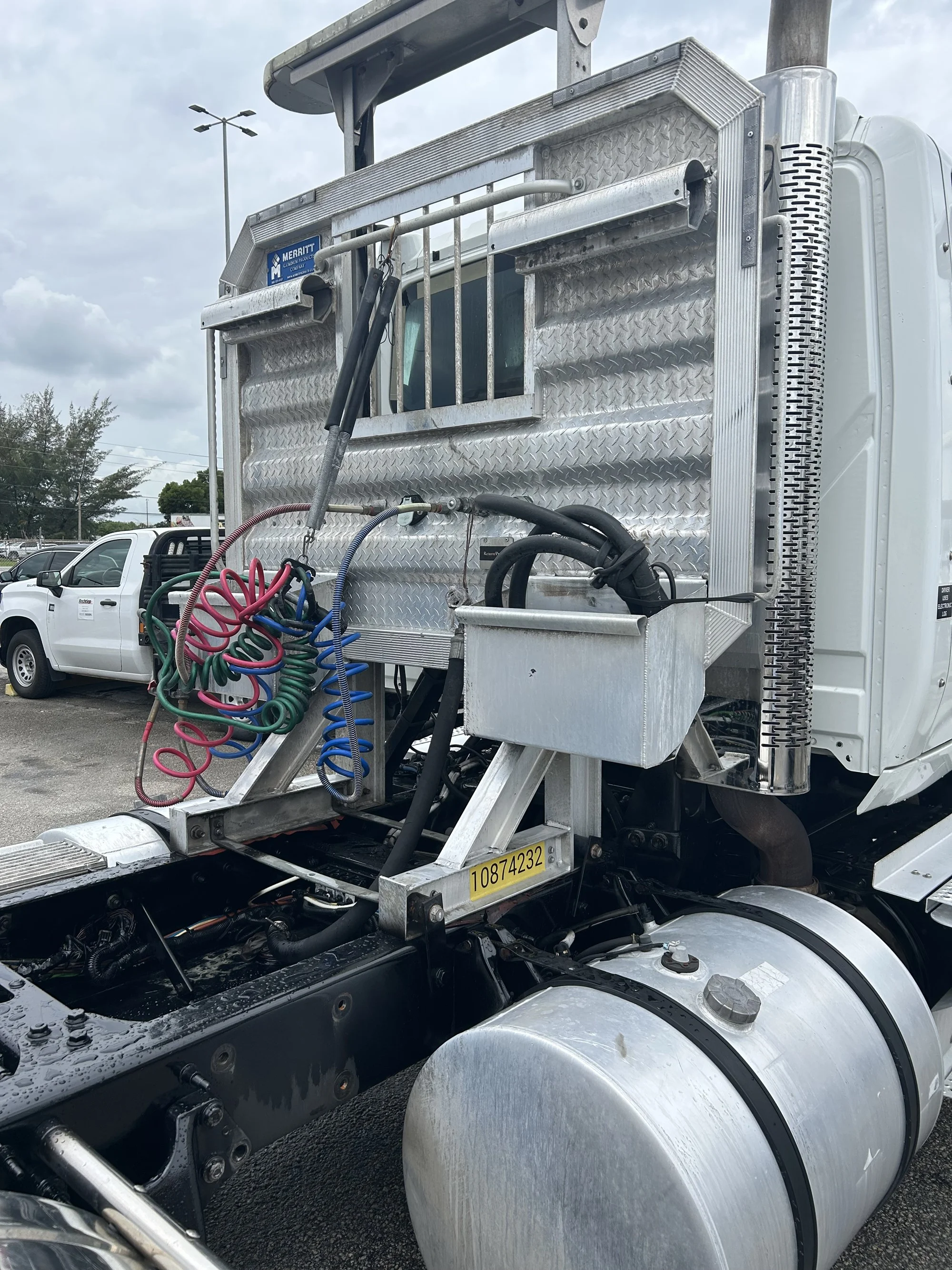Used 2019  INTERNATIONAL Day Cab image 5