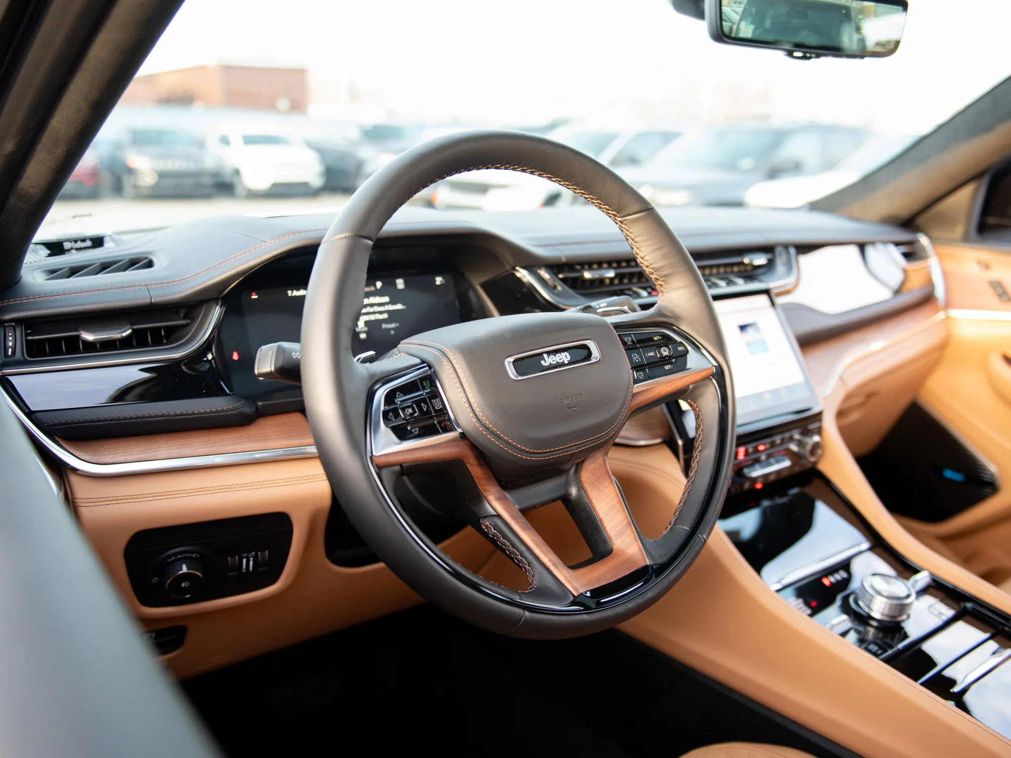 Used 2025 White Jeep Summit Reserve* image 9