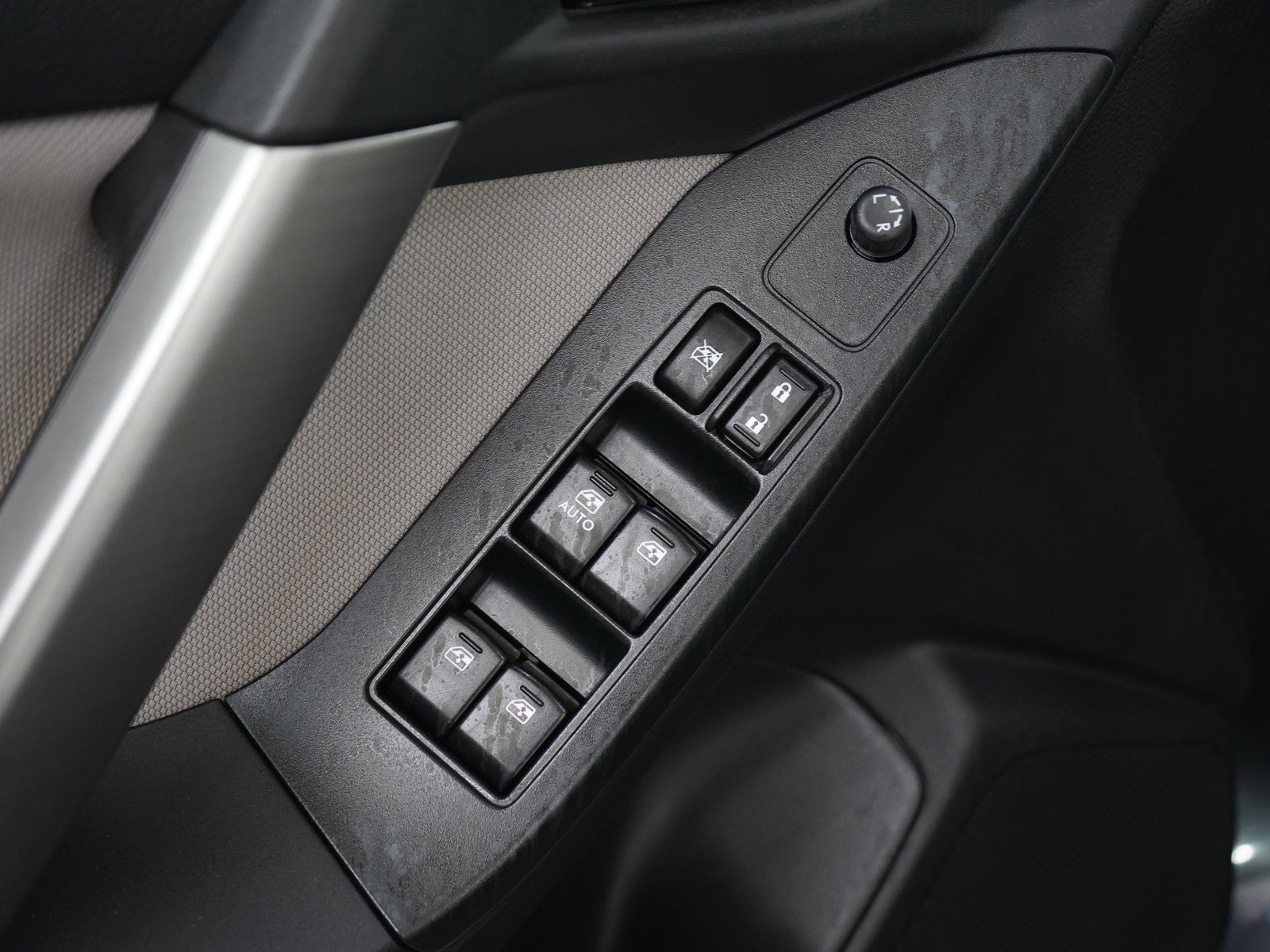 Used 2015 Dark Gray Metallic Subaru 2.5i Premium image 19