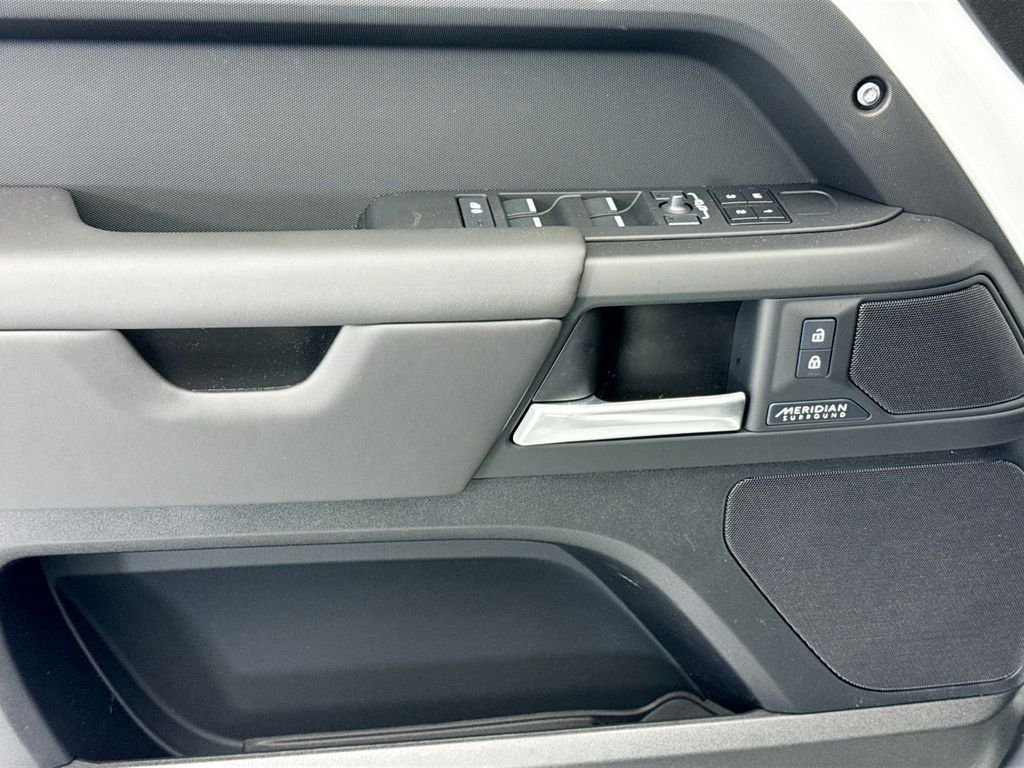 New 2026 Fuji White LAND ROVER X-Dynamic SE image 22
