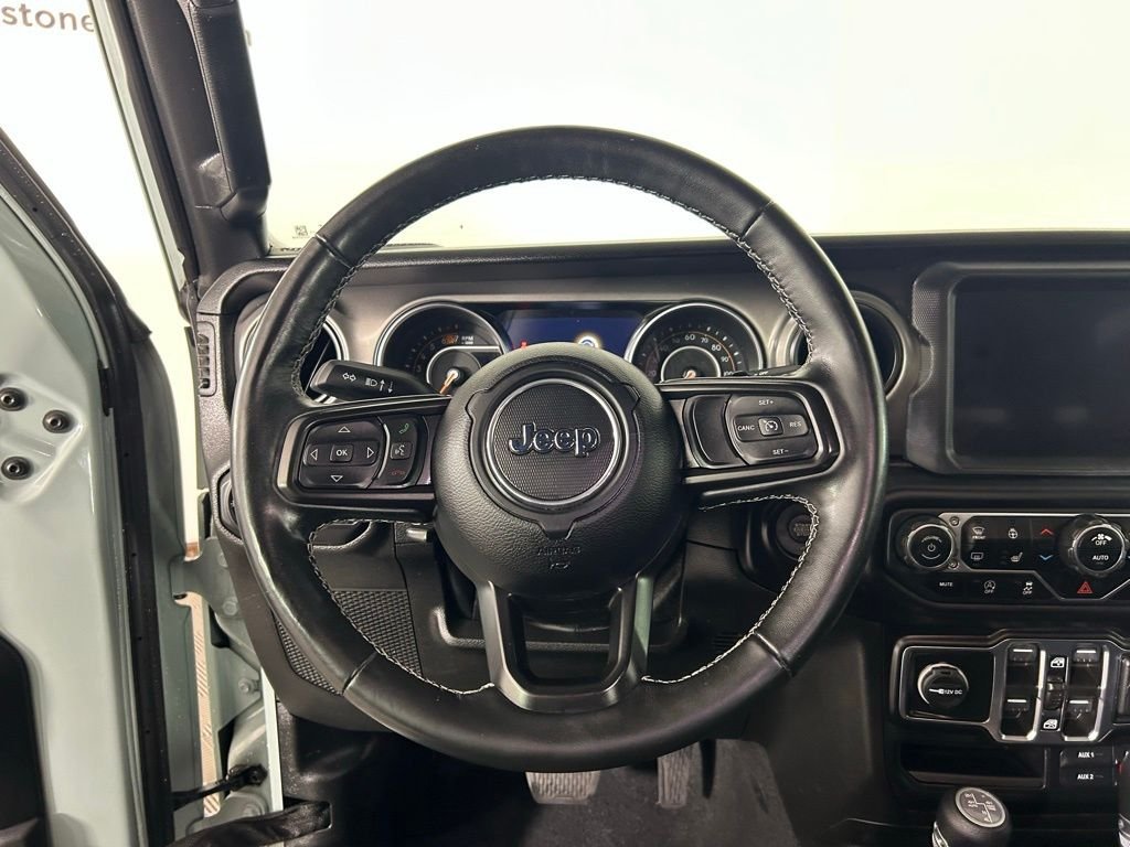 Used 2023 Gray Jeep  image 8