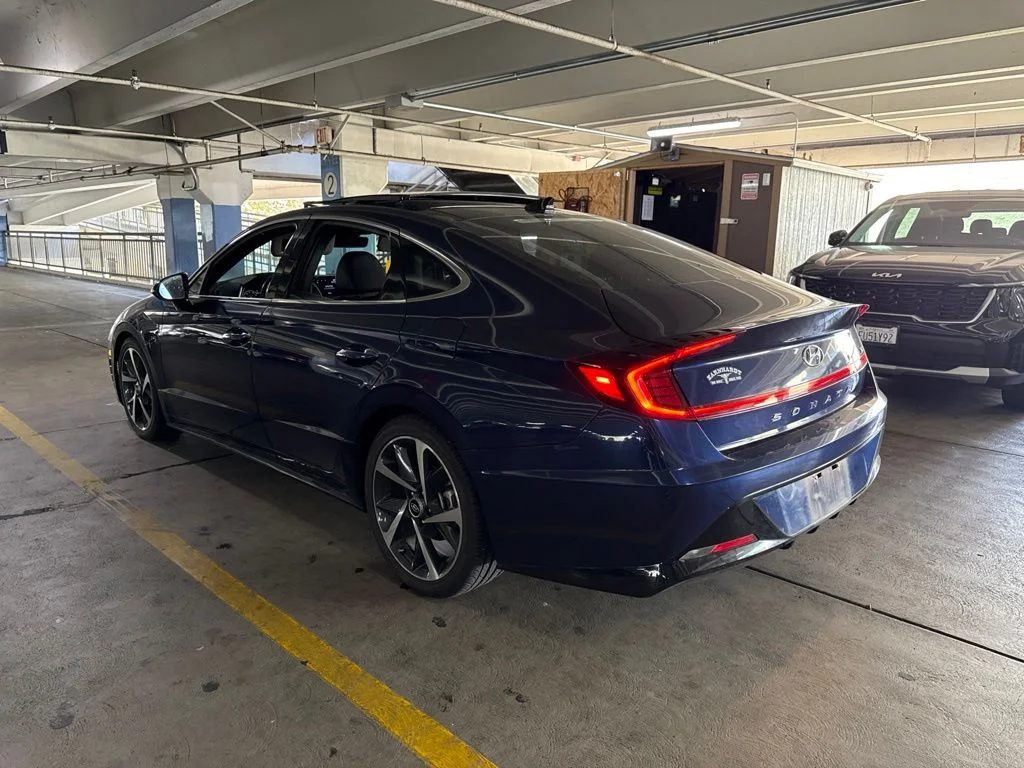 Used 2022 Blue Hyundai SEL Plus image 4
