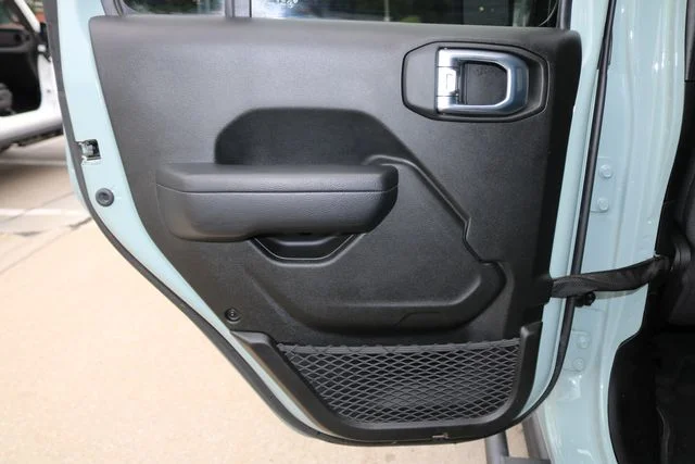Used 2024 Earl Clearcoat Jeep Sport S image 13