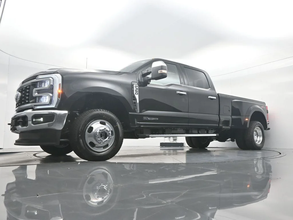 New 2026 Agate Black Metallic Ford F-350® Lariat® image 32