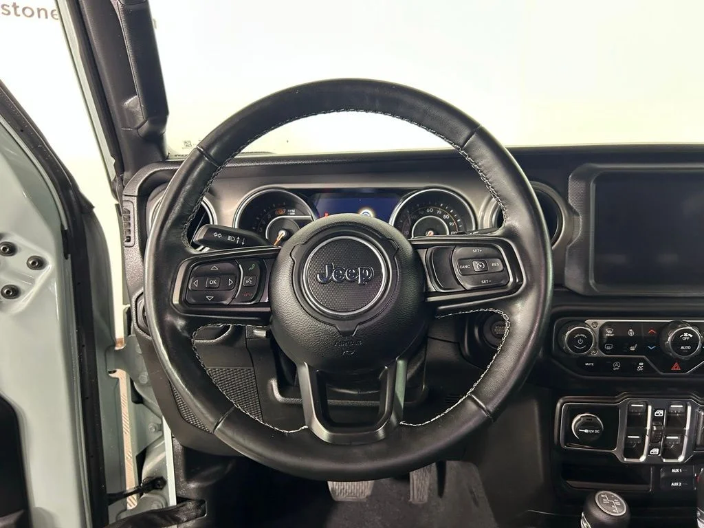 Used 2023 Gray Jeep  image 8