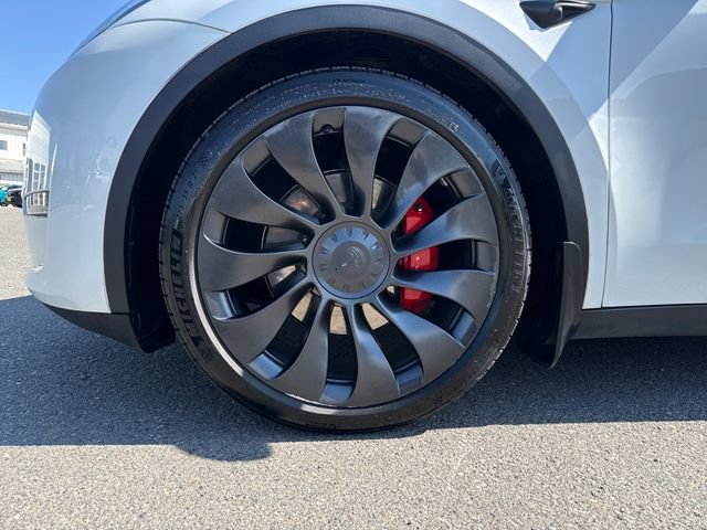 Used 2022  Tesla Performance image 29
